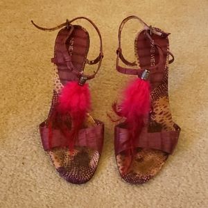 Nine West vintage Alexia feather embellished heel sandals tribal sz 6 6.5